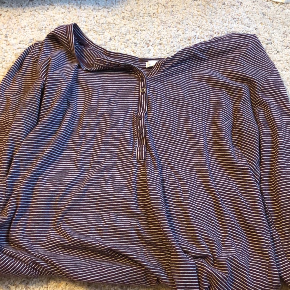 Half sleeve striped shirt.